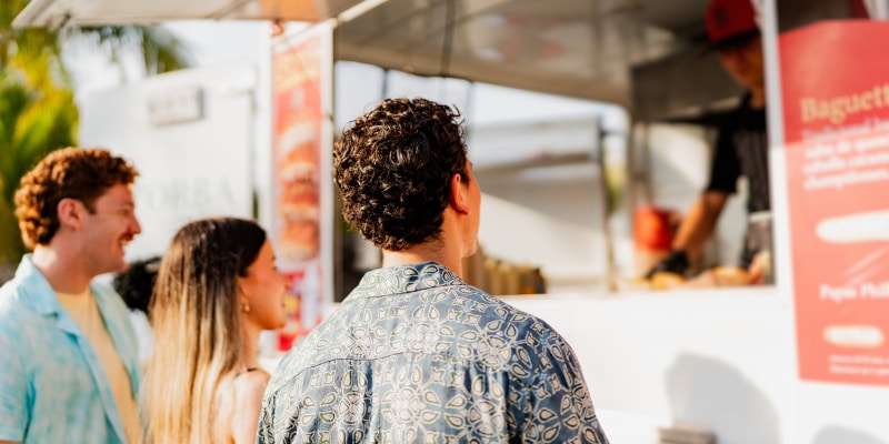 A Guide to Turning Heads and Tummies with “Filler” Food Truck Wraps